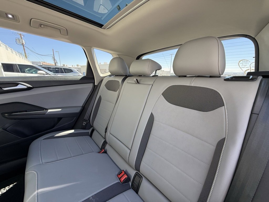 Used 2022 Volkswagen Taos SE image 7