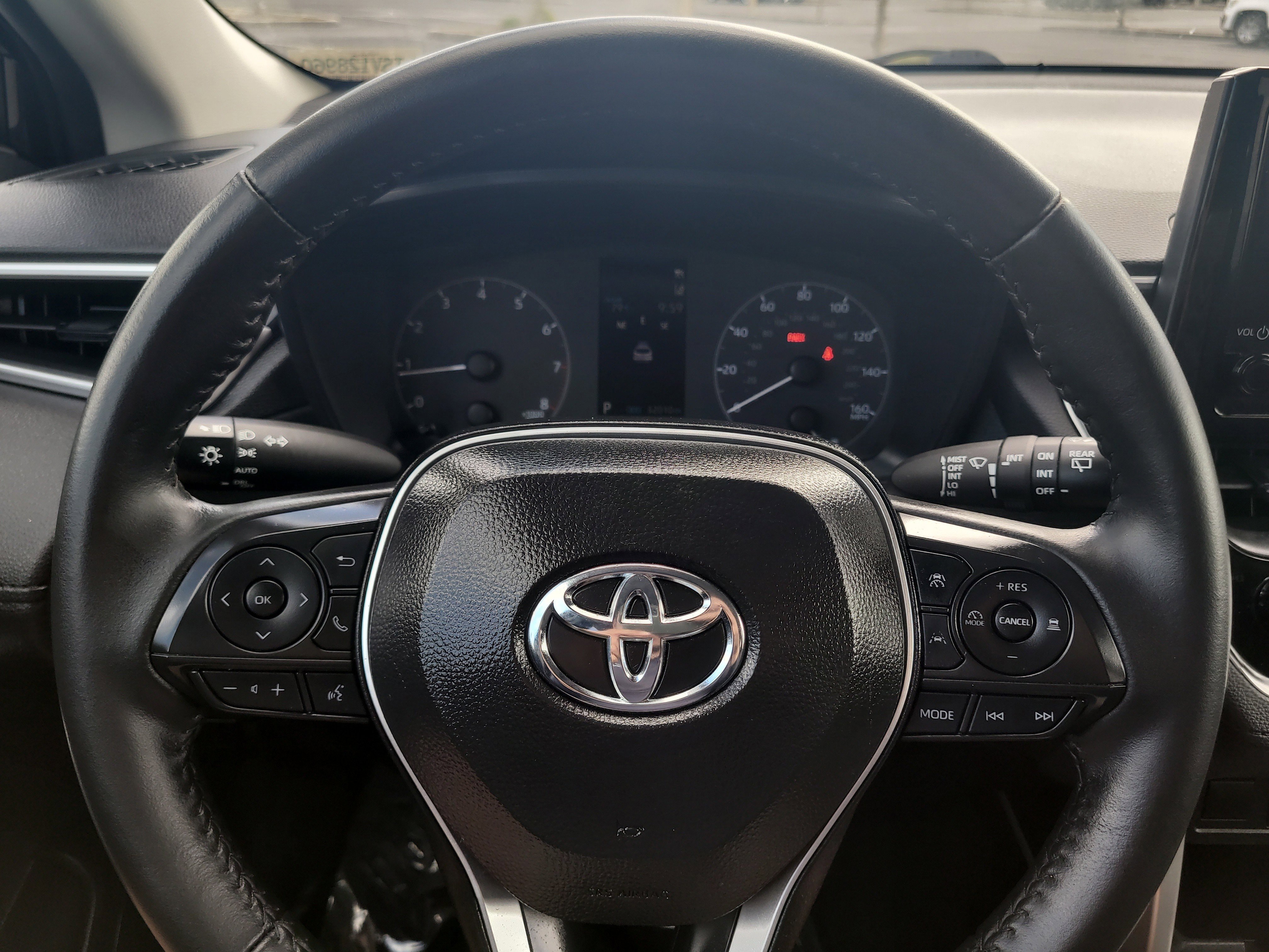 Used 2025 Toyota Corolla Cross LE image 28