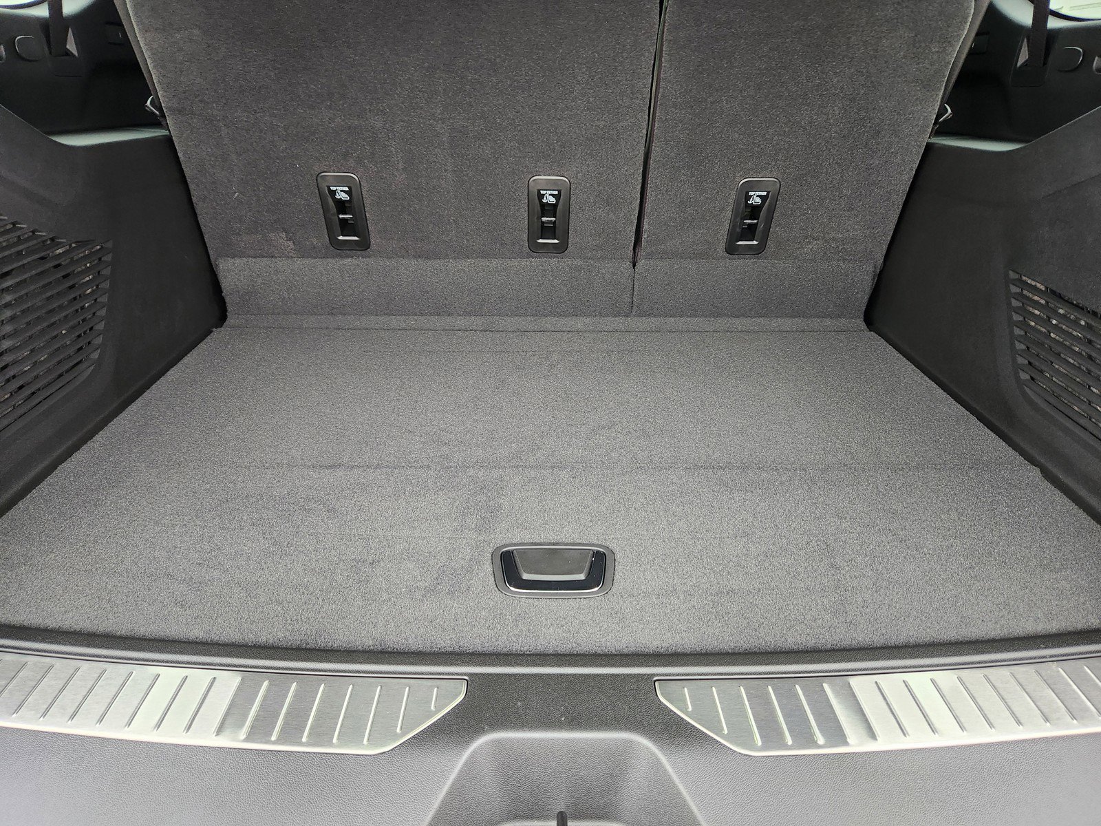 New 2026 Chevrolet Suburban Premier image 25