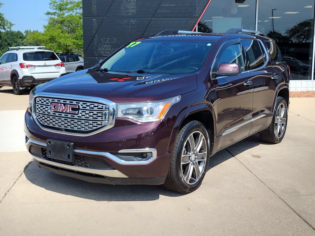 Used 2017 GMC Acadia Denali w/ Technology Package AWD/4WD image 1