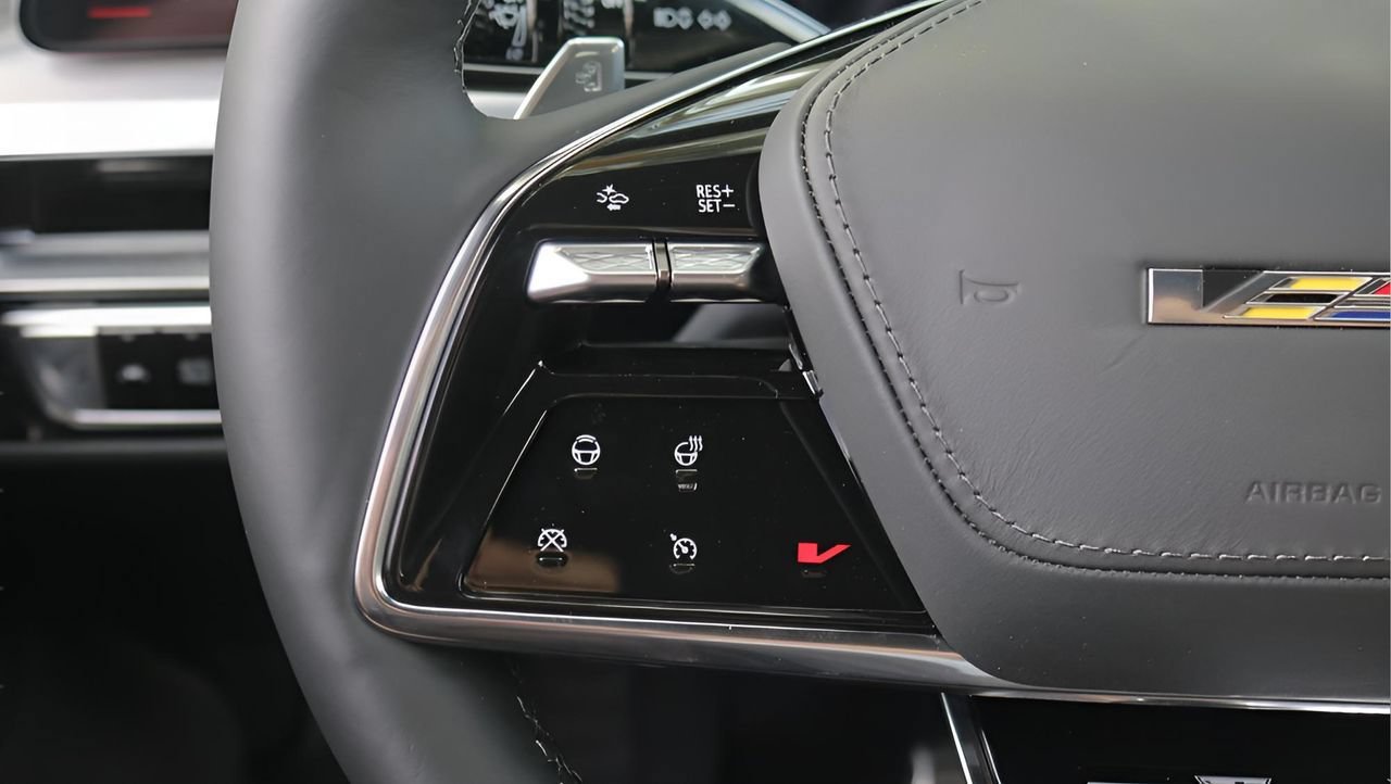 New 2026 Cadillac Lyriq V w/ Exterior Carbon Fiber Package AWD/4WD image 18