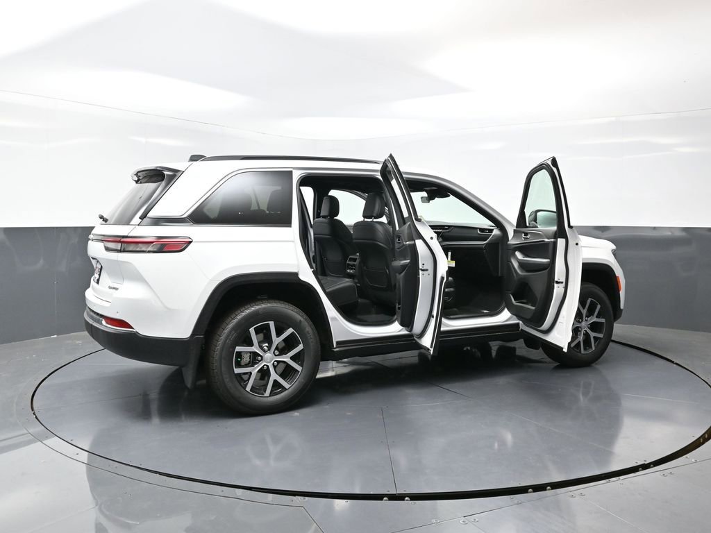 New 2025 Jeep Grand Cherokee Limited w/ Trailer Tow Package image 45