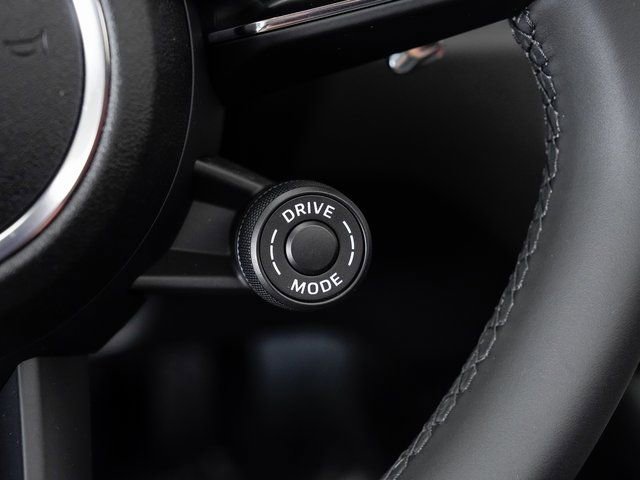 Certified 2025 Porsche Macan AWD/4WD image 16
