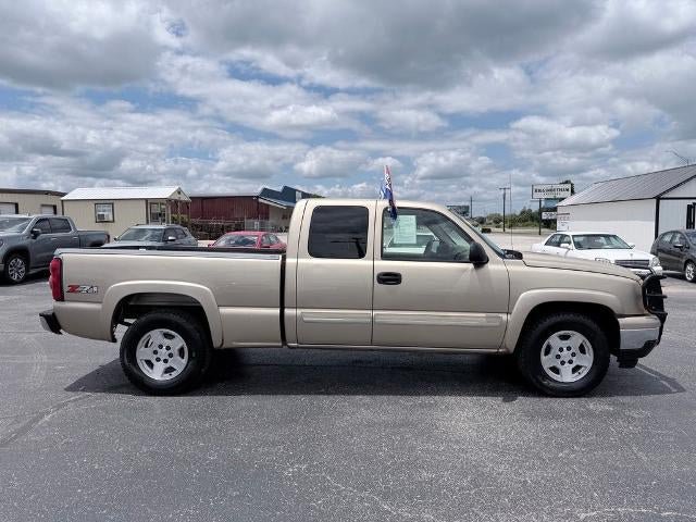 Used 2006 Chevrolet Silverado 1500 LT w/ Light Duty Power Package AWD/4WD image 6