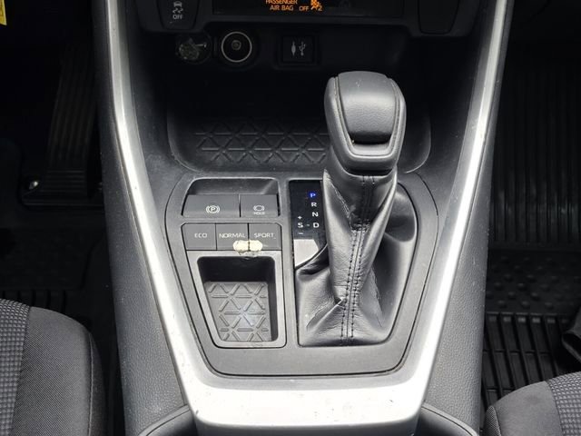 Used 2019 Toyota RAV4 LE FWD image 21