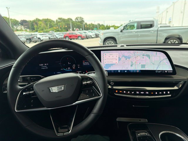 Used 2025 Cadillac Lyriq Luxury AWD/4WD image 16