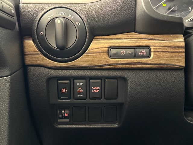 Used 2018 Nissan Titan SL AWD/4WD image 39