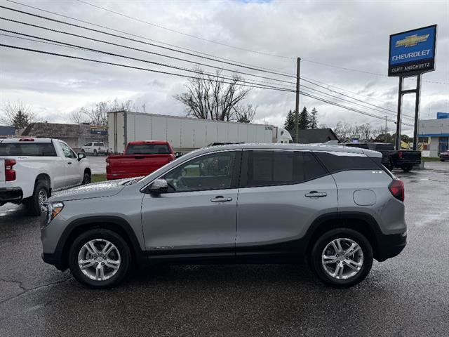Used 2023 GMC Terrain SLE FWD image 3