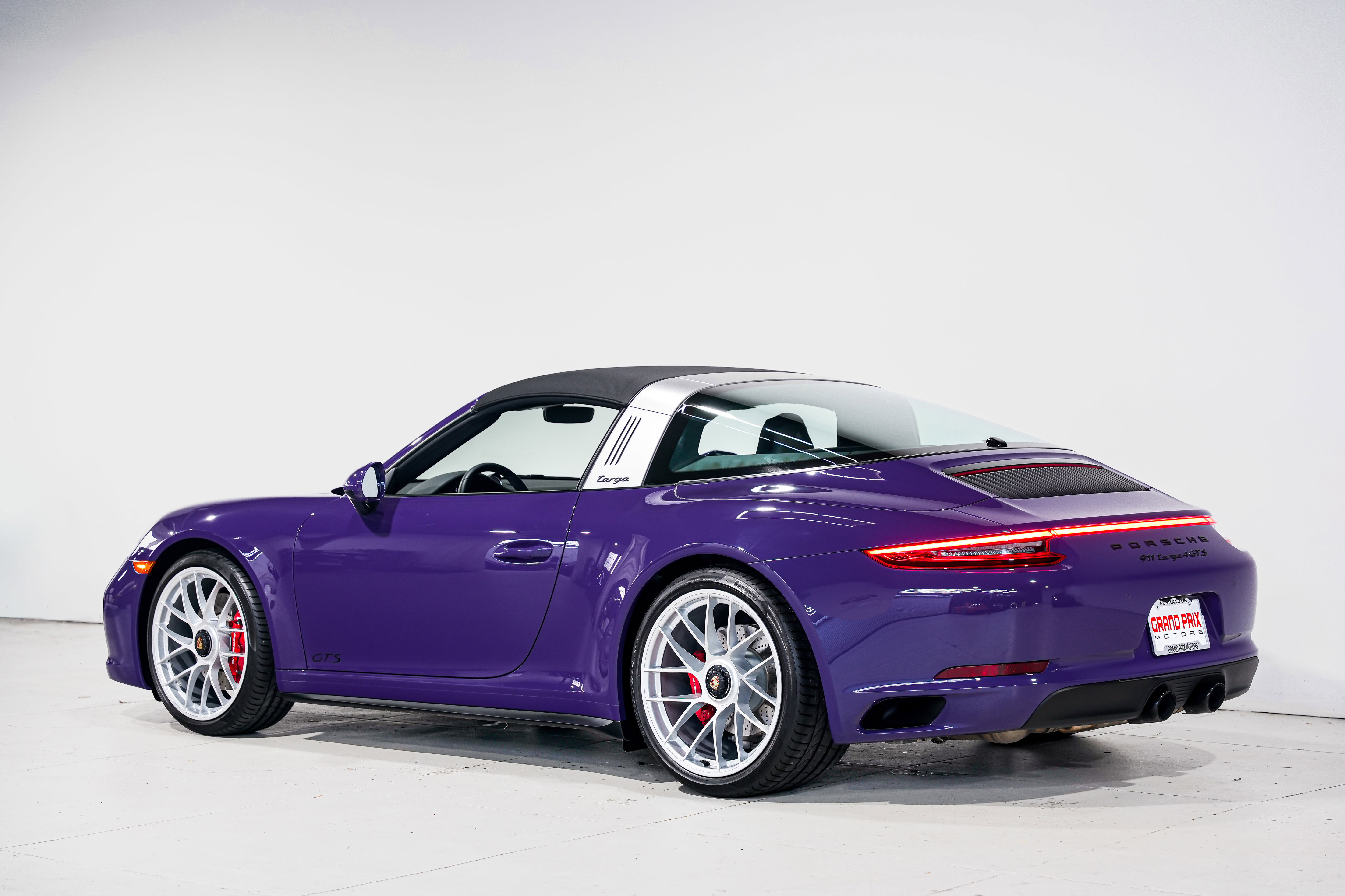 Used 2018 Porsche 911 Targa 4 GTS image 8