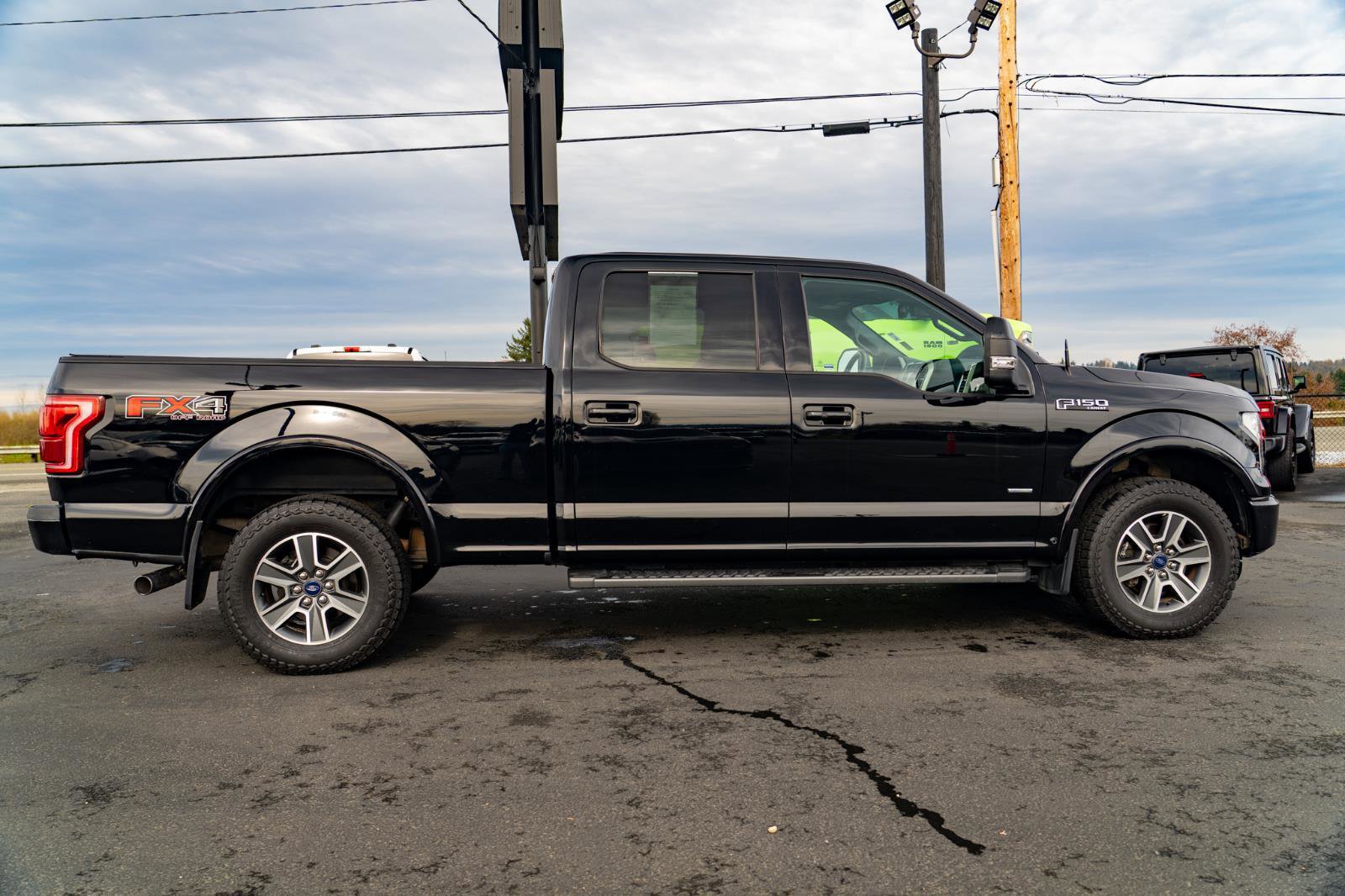 Used 2016 Ford F150 Lariat w/ Equipment Group 502A Luxury AWD/4WD image 9