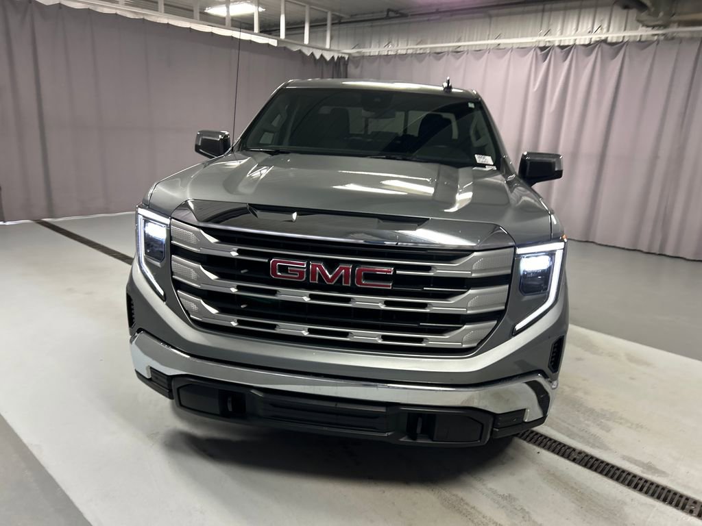 Used 2023 GMC Sierra 1500 SLE w/ Preferred Package image 2