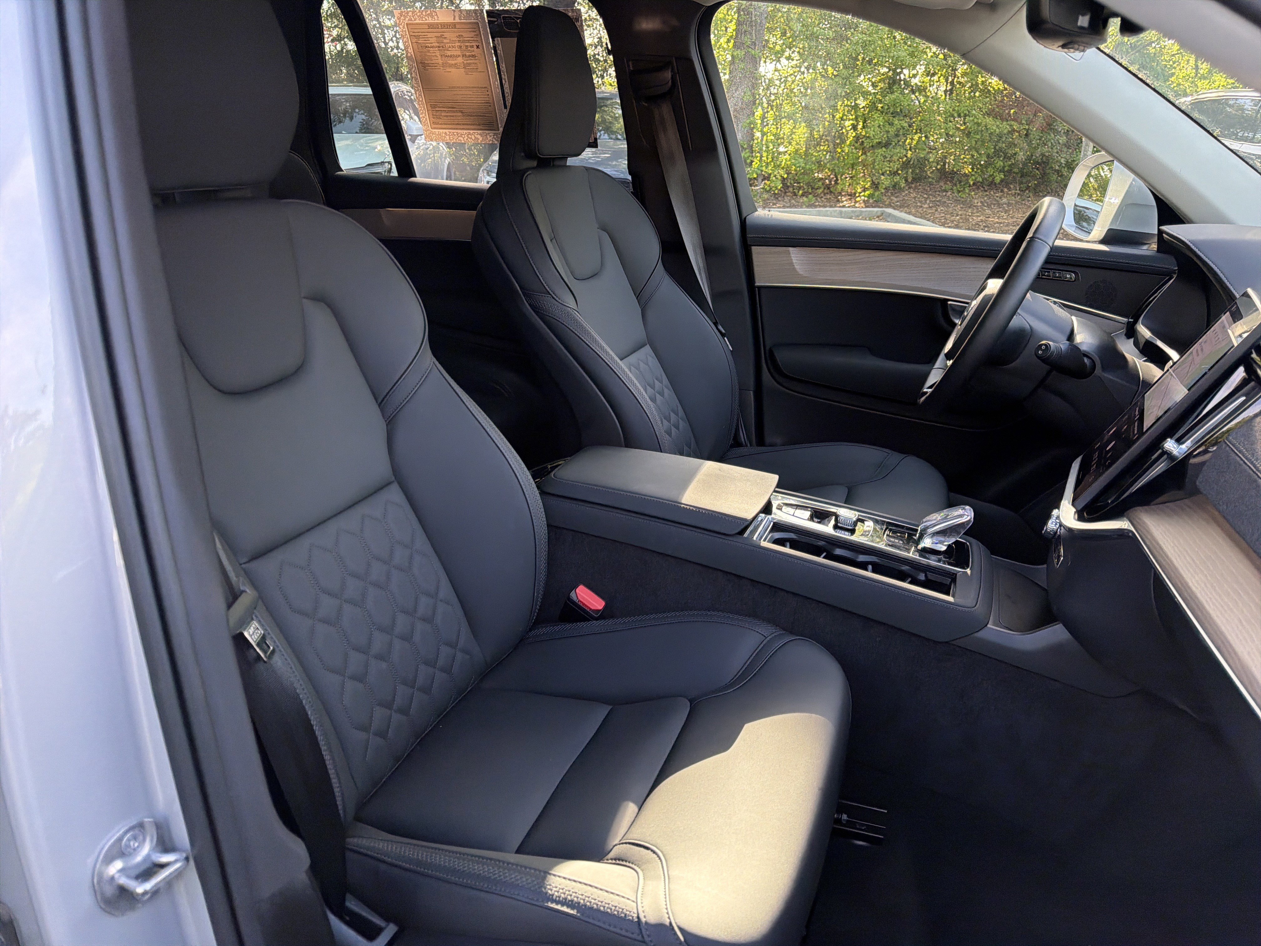 Certified 2025 Volvo XC90 B5 Plus AWD/4WD image 35