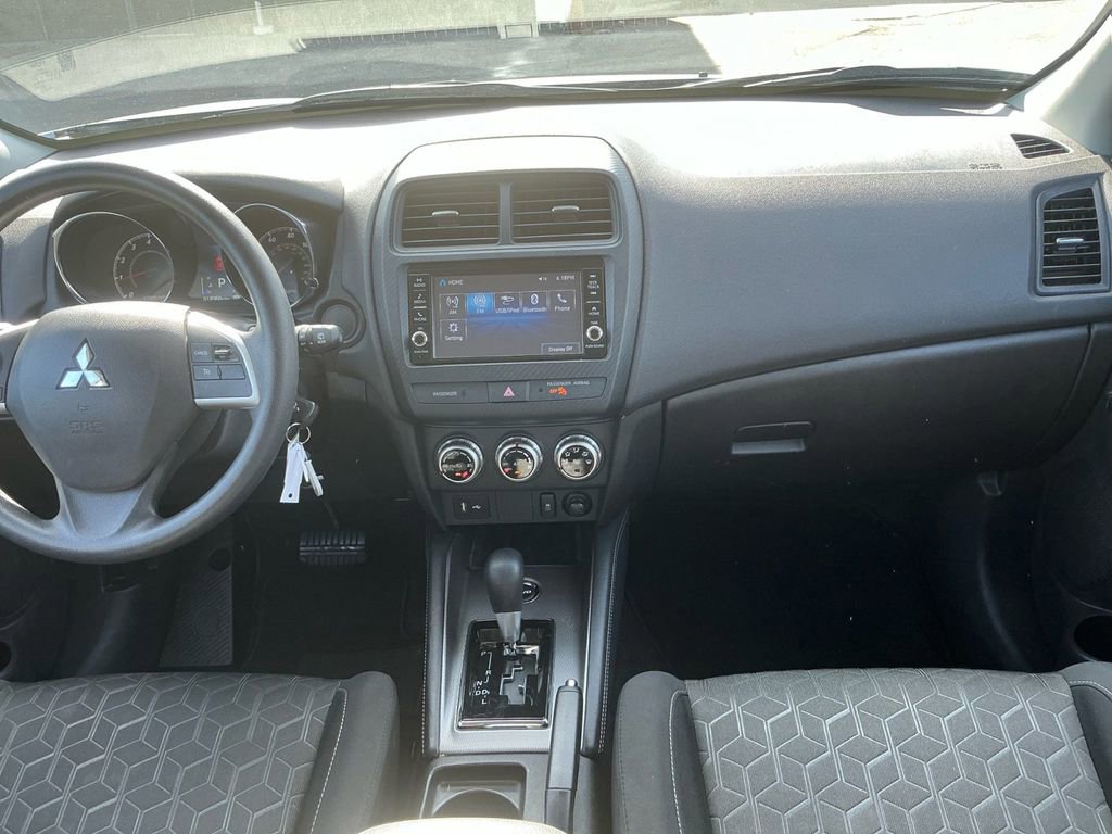 Used 2025 Mitsubishi Outlander ES image 20