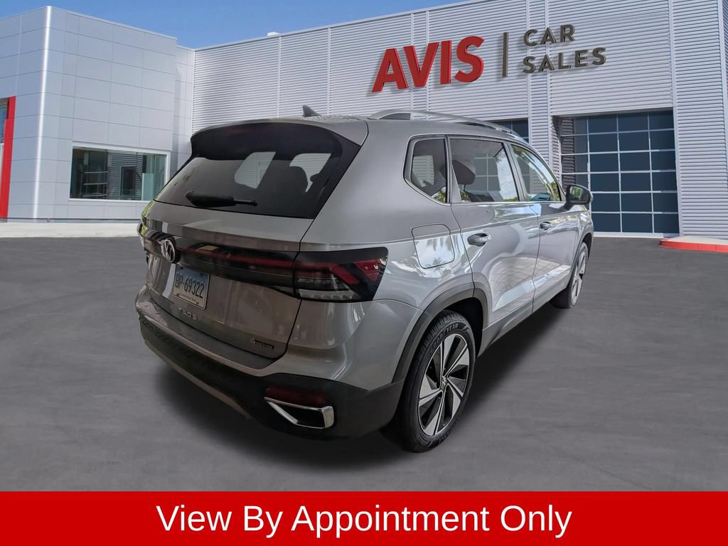 Used 2025 Volkswagen Taos SE AWD/4WD image 6