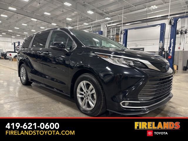 Used 2024 Toyota Sienna Limited AWD/4WD image 1