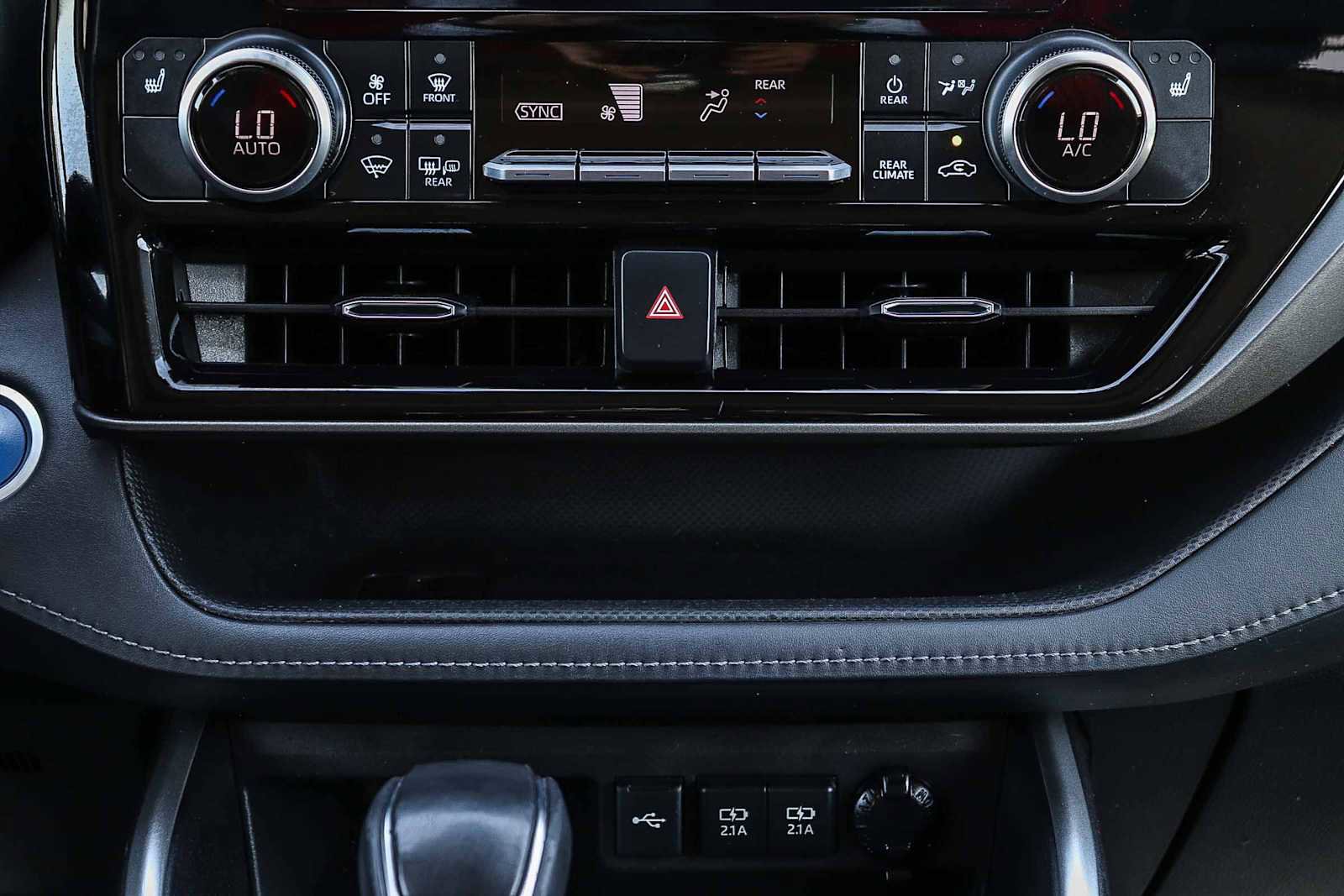 Used 2021 Toyota Highlander XLE image 14