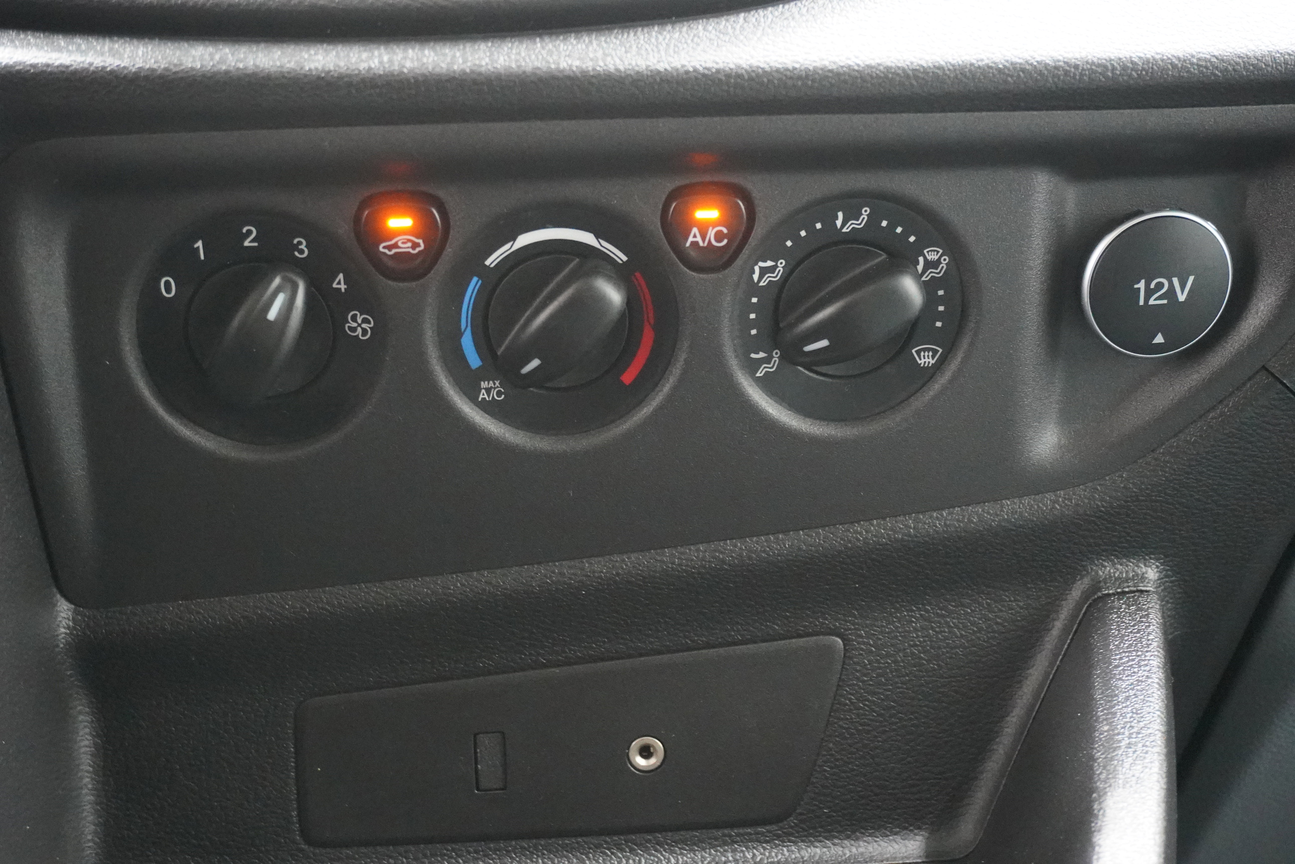 Used 2015 Ford Transit 350 XLT RWD image 16