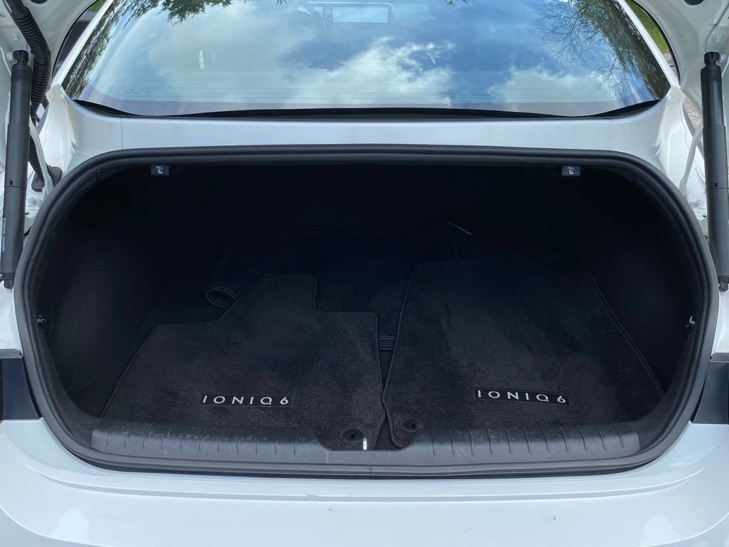 Used 2023 Hyundai Ioniq 6 SE RWD image 10