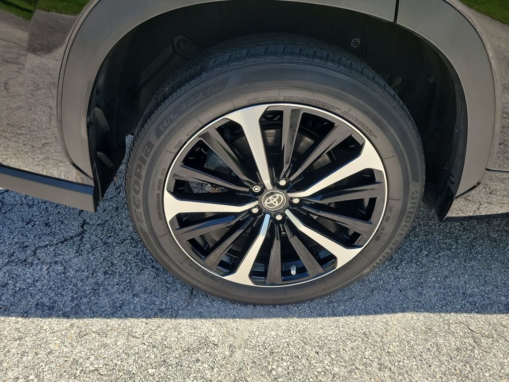 Certified 2021 Toyota Highlander XSE FWD image 30