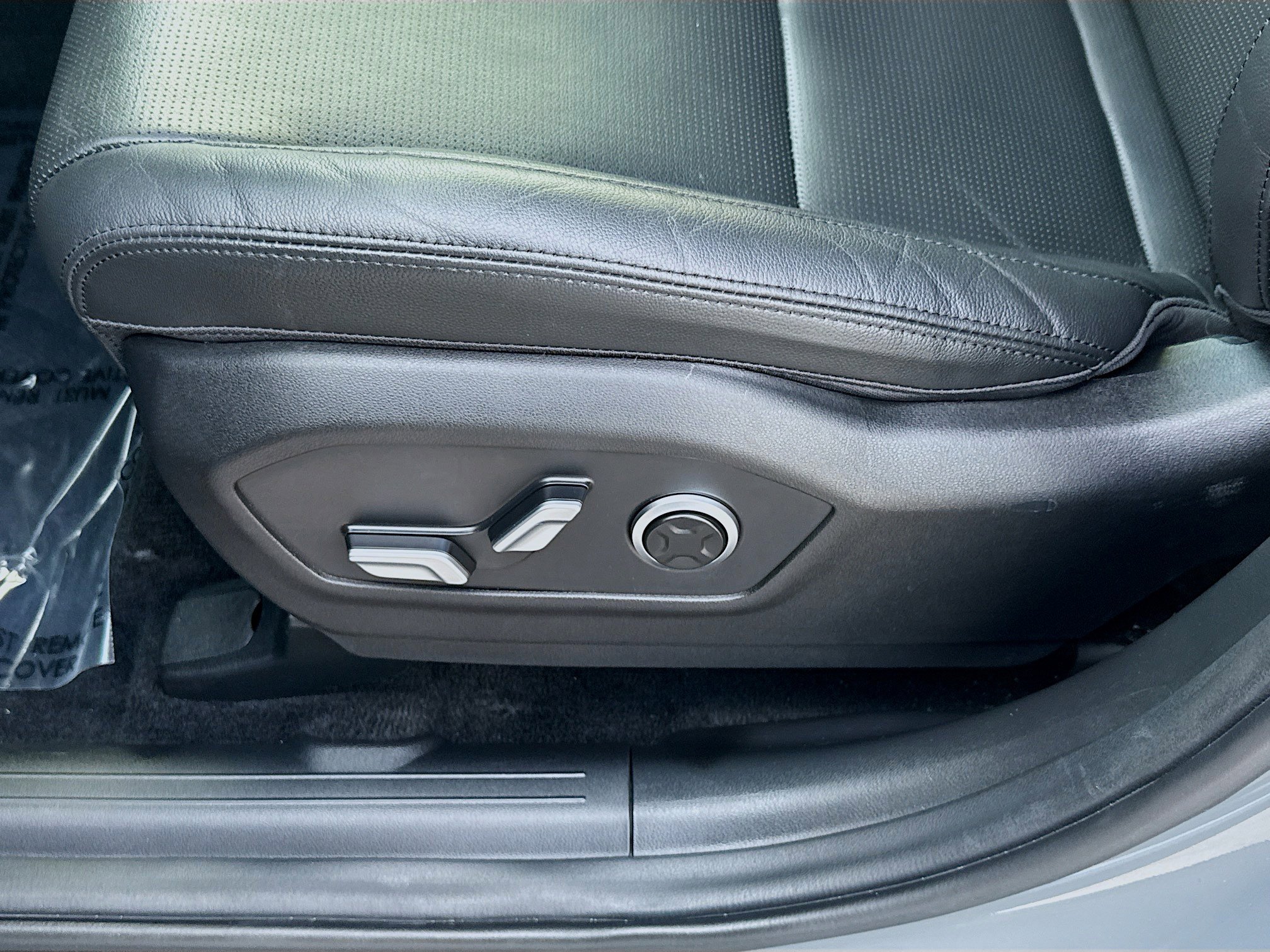 Used 2024 Hyundai Santa Fe Limited image 17