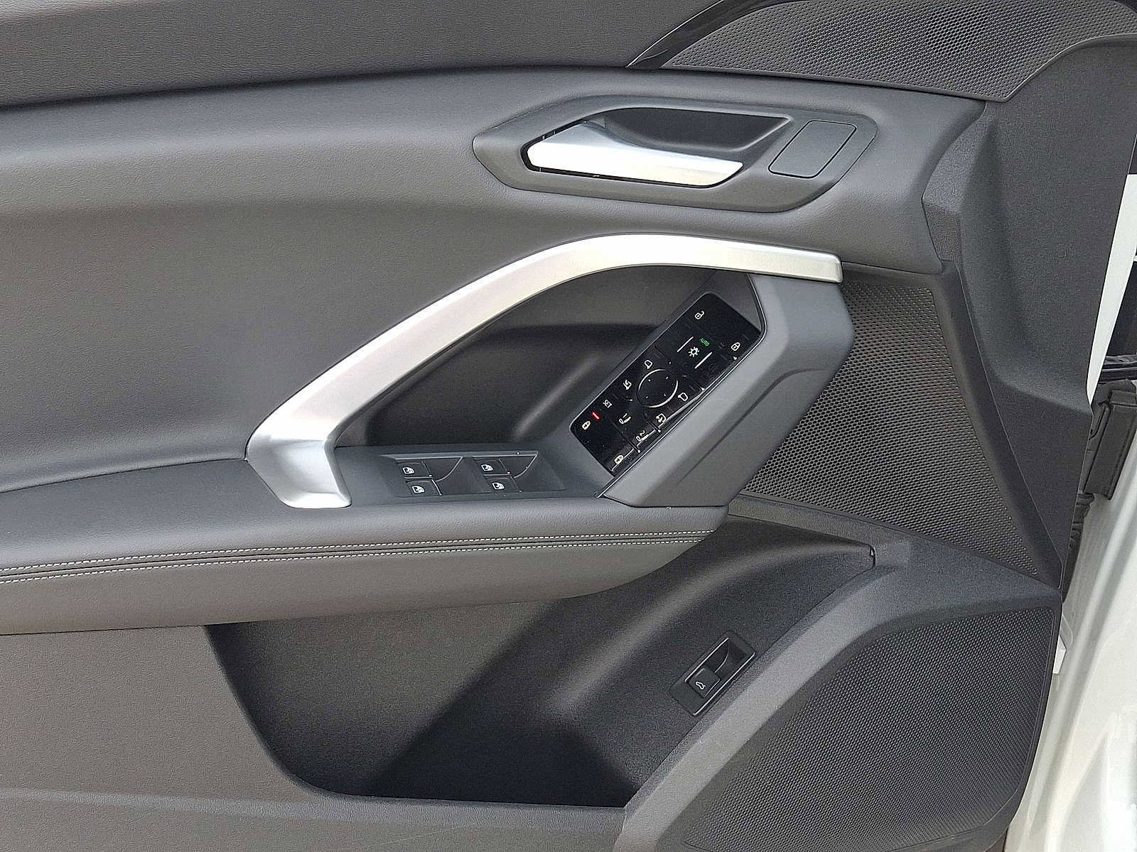 Certified 2025 Audi Q5 Premium w/ Convenience Package AWD/4WD image 10