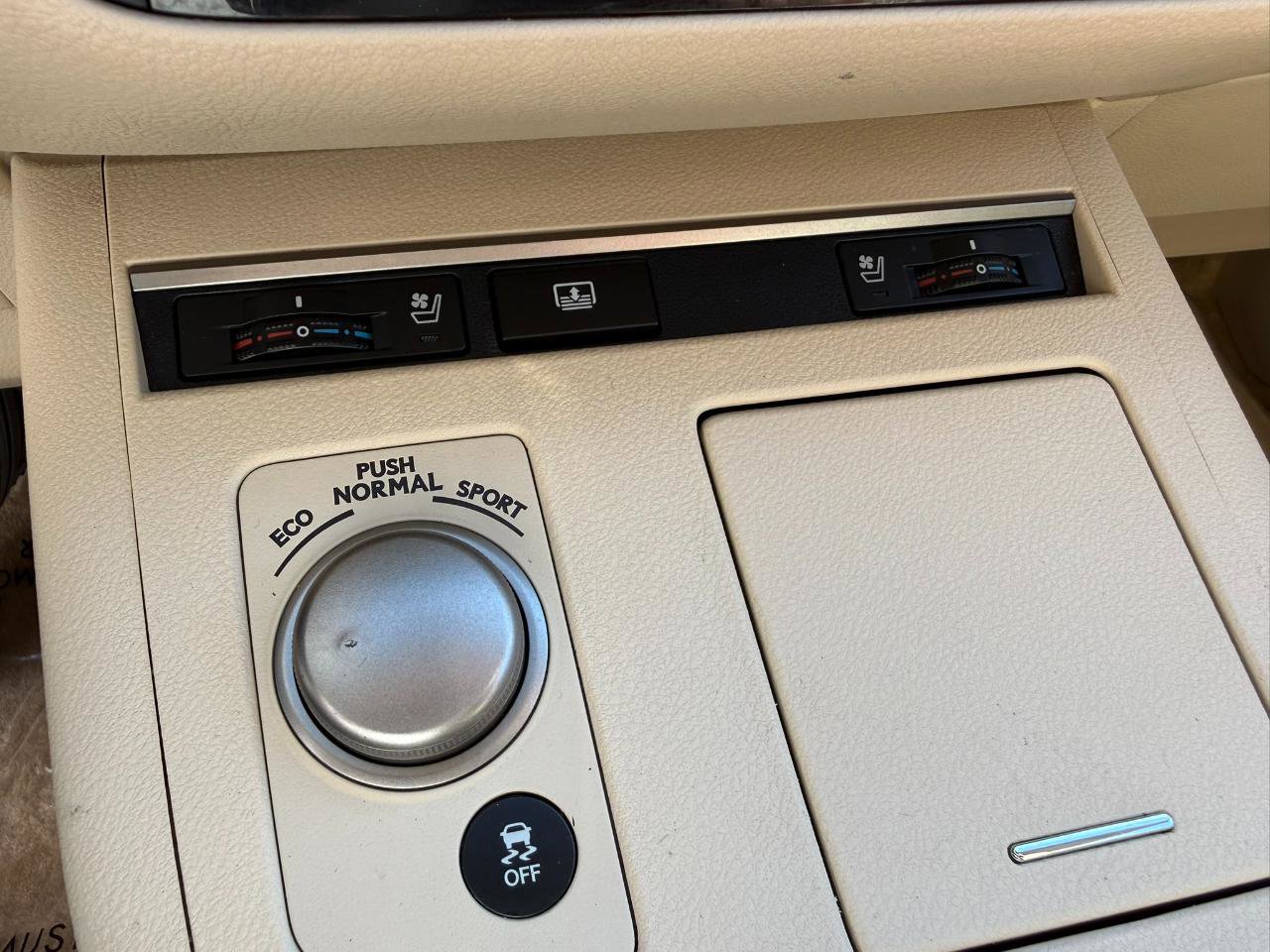 Used 2014 Lexus ES 350 w/ Luxury Package FWD image 39