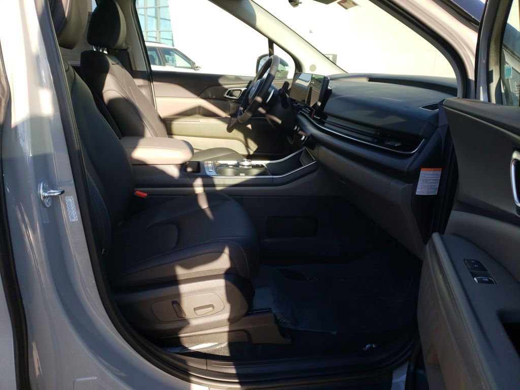New 2026 Kia Carnival EX FWD image 19