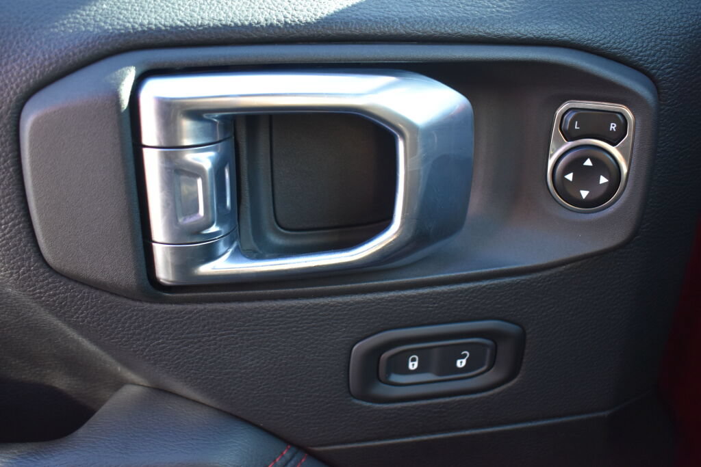 Used 2021 Jeep Wrangler Unlimited Rubicon AWD/4WD image 15