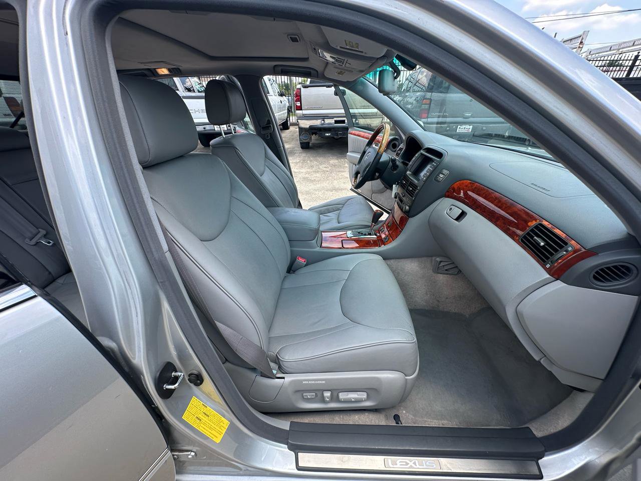 Used 2004 Lexus LS 430 RWD image 23