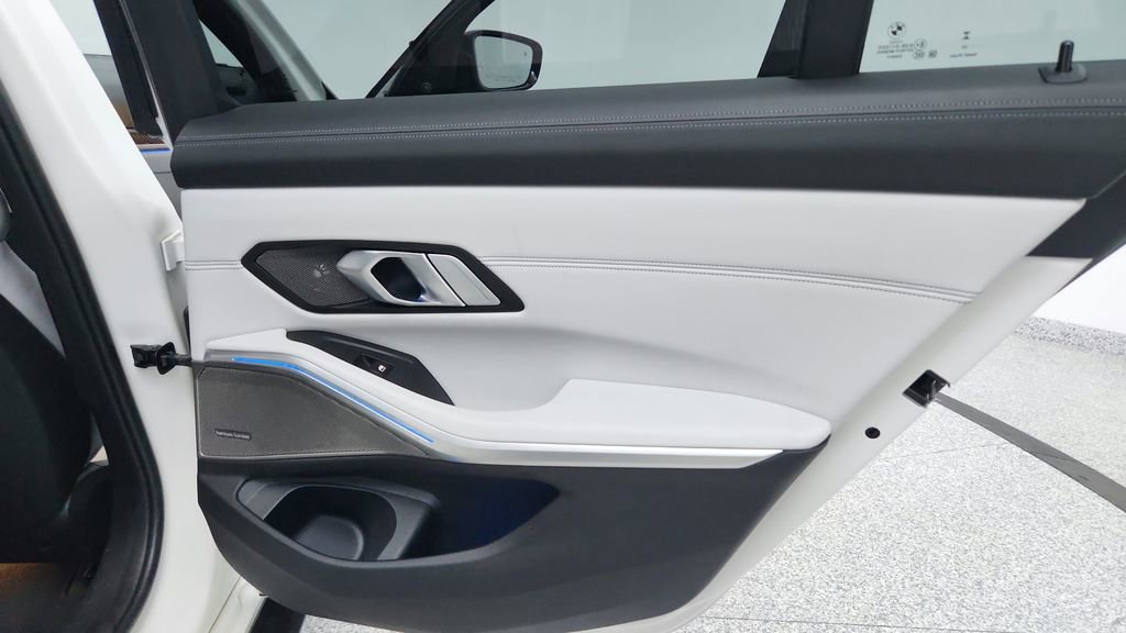 Used 2022 BMW M3 Competition w/ M Carbon Exterior Package image 40