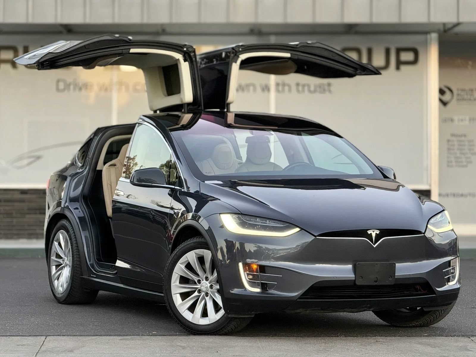 Used 2017 Tesla Model X 100D AWD/4WD image 3