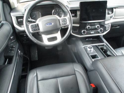 Used 2024 Ford Expedition XLT image 7