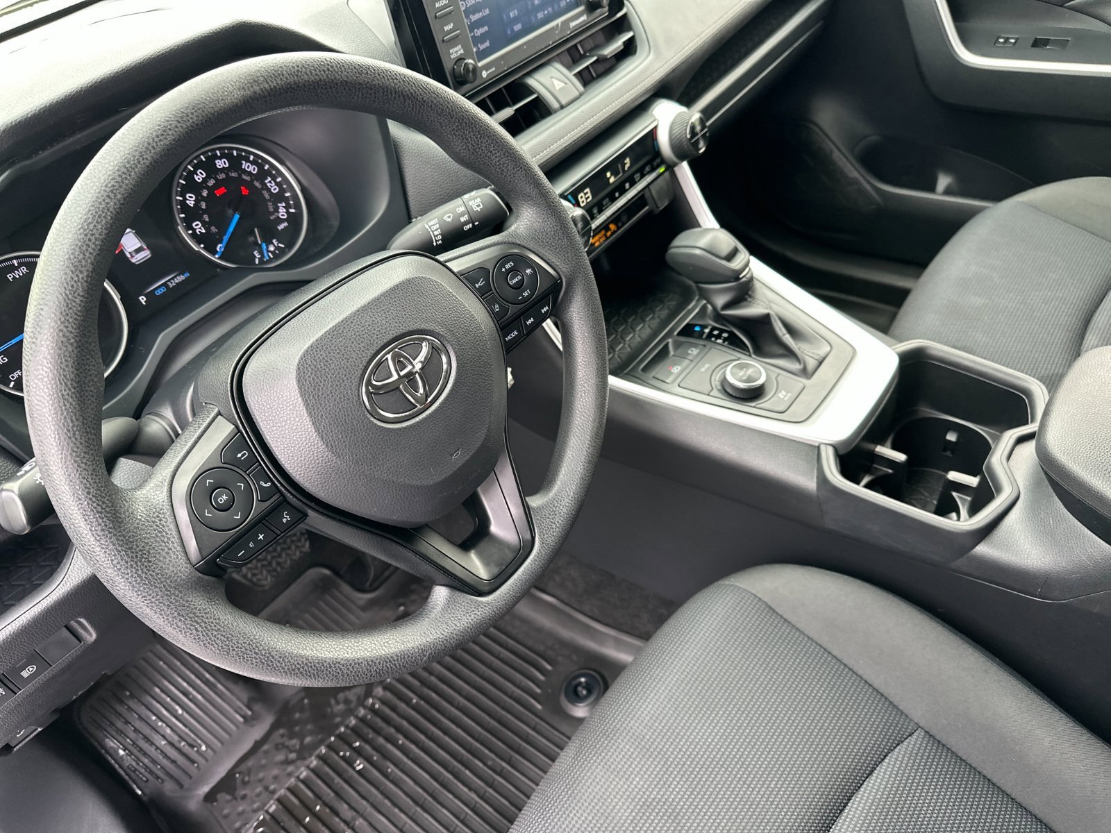 Used 2022 Toyota RAV4 LE image 10