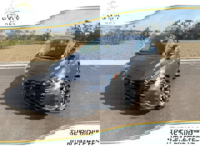 Used 2023 Nissan Versa SV FWD image 1