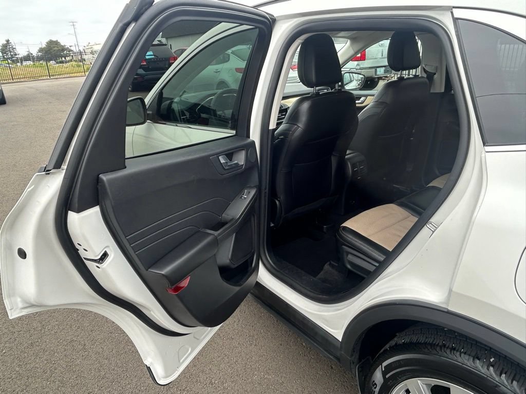 Used 2022 Ford Escape Titanium w/ Titanium Elite Package AWD/4WD image 33