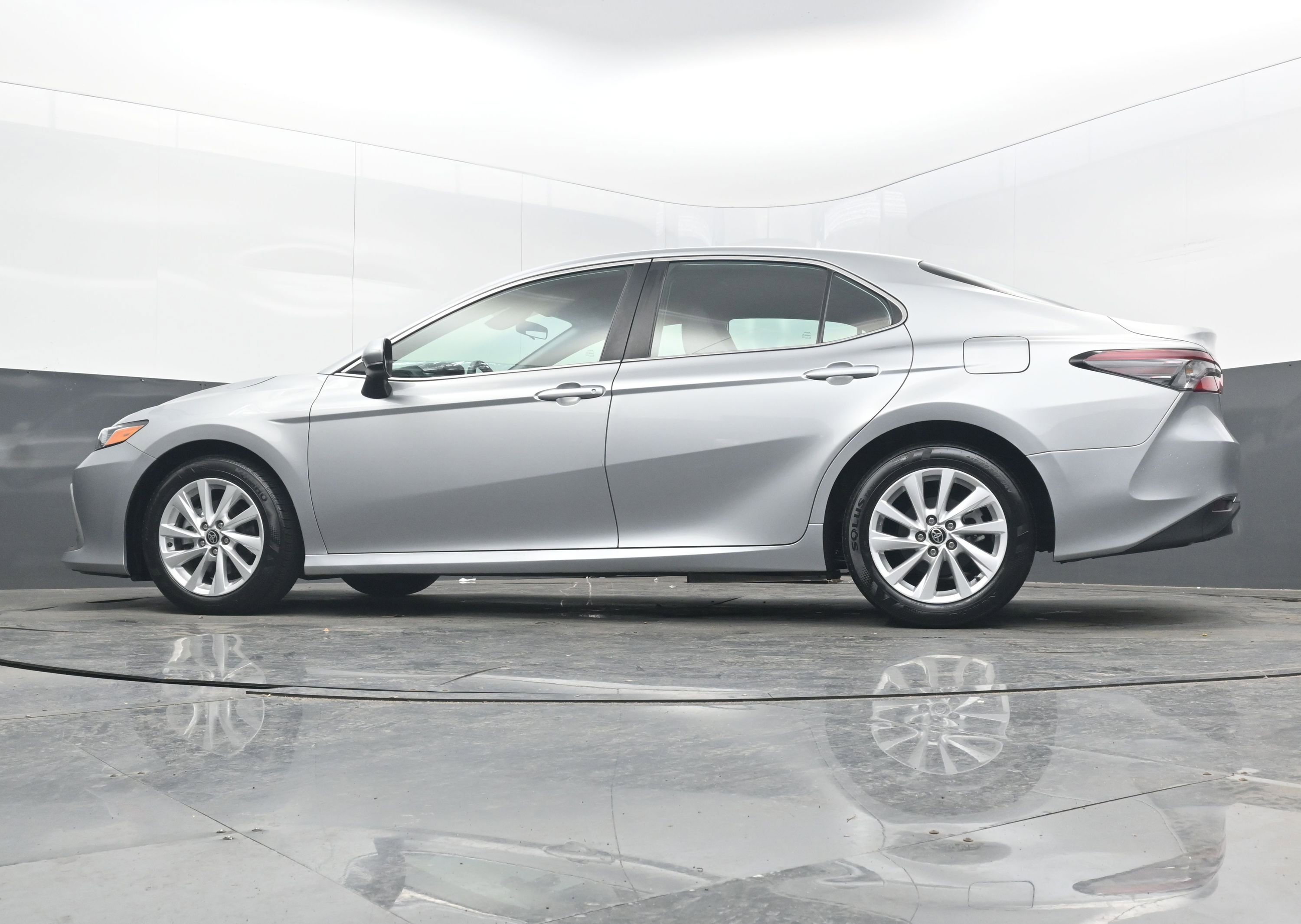 Used 2024 Toyota Camry LE image 28