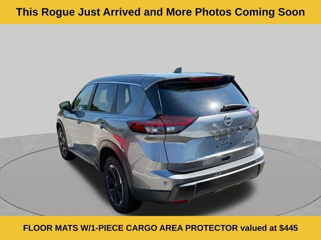 Used 2024 Nissan Rogue SV AWD/4WD image 3