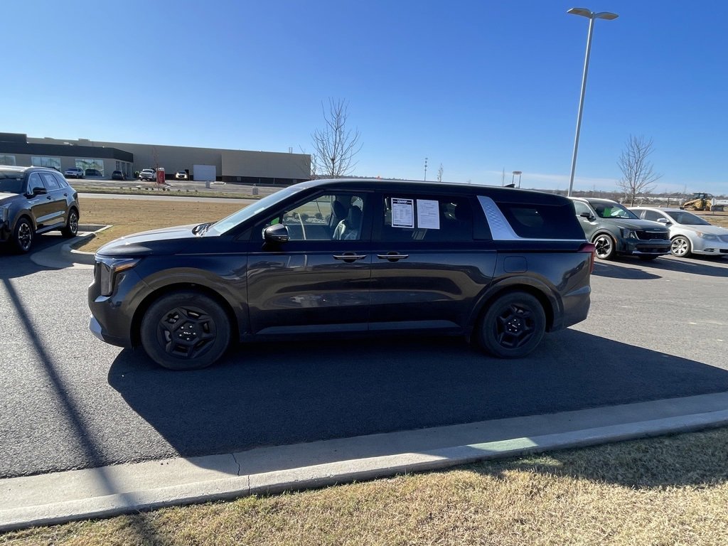 Certified 2025 Kia Carnival image 4