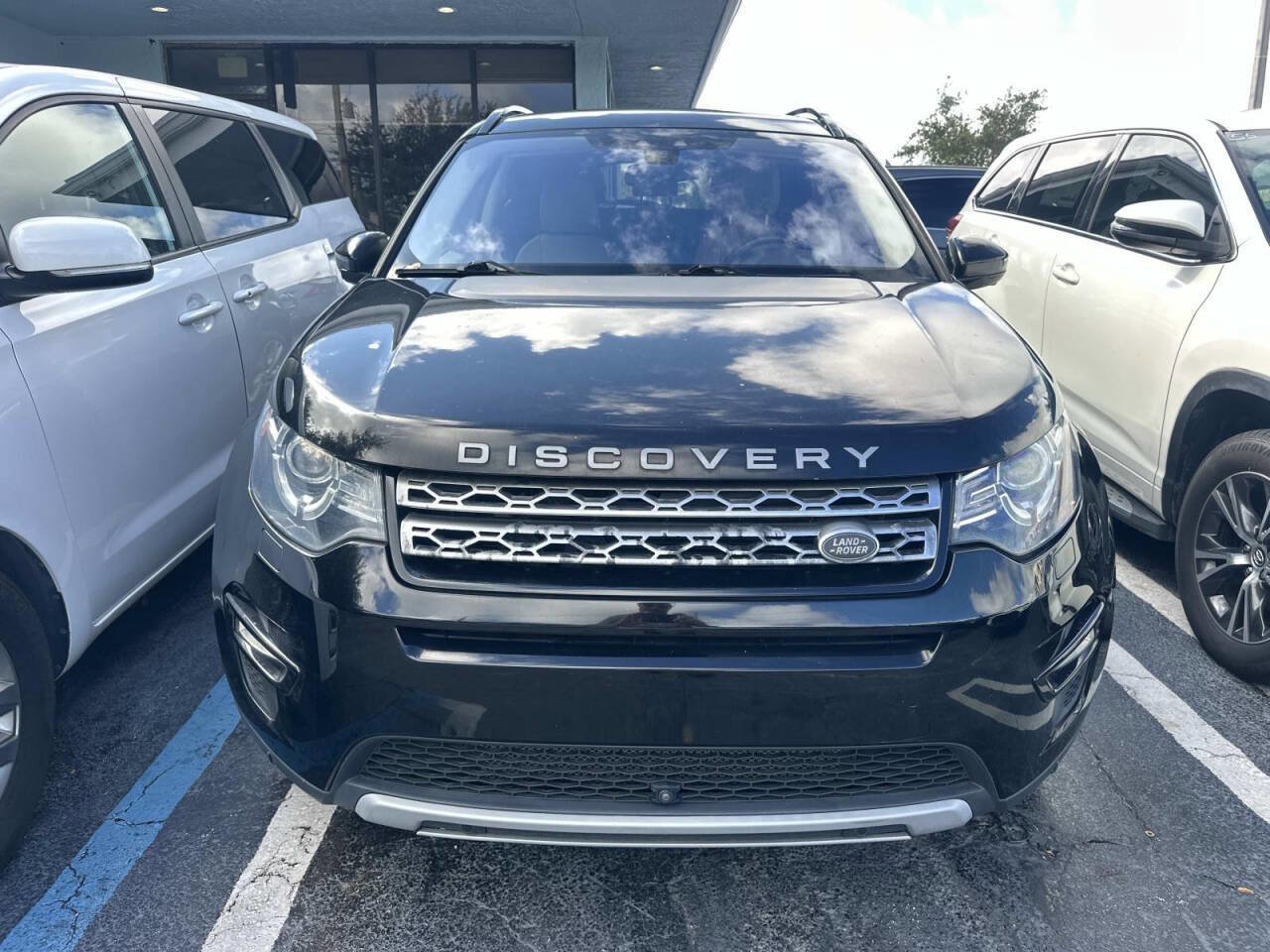 Used 2017 Land Rover Discovery Sport HSE AWD/4WD image 2