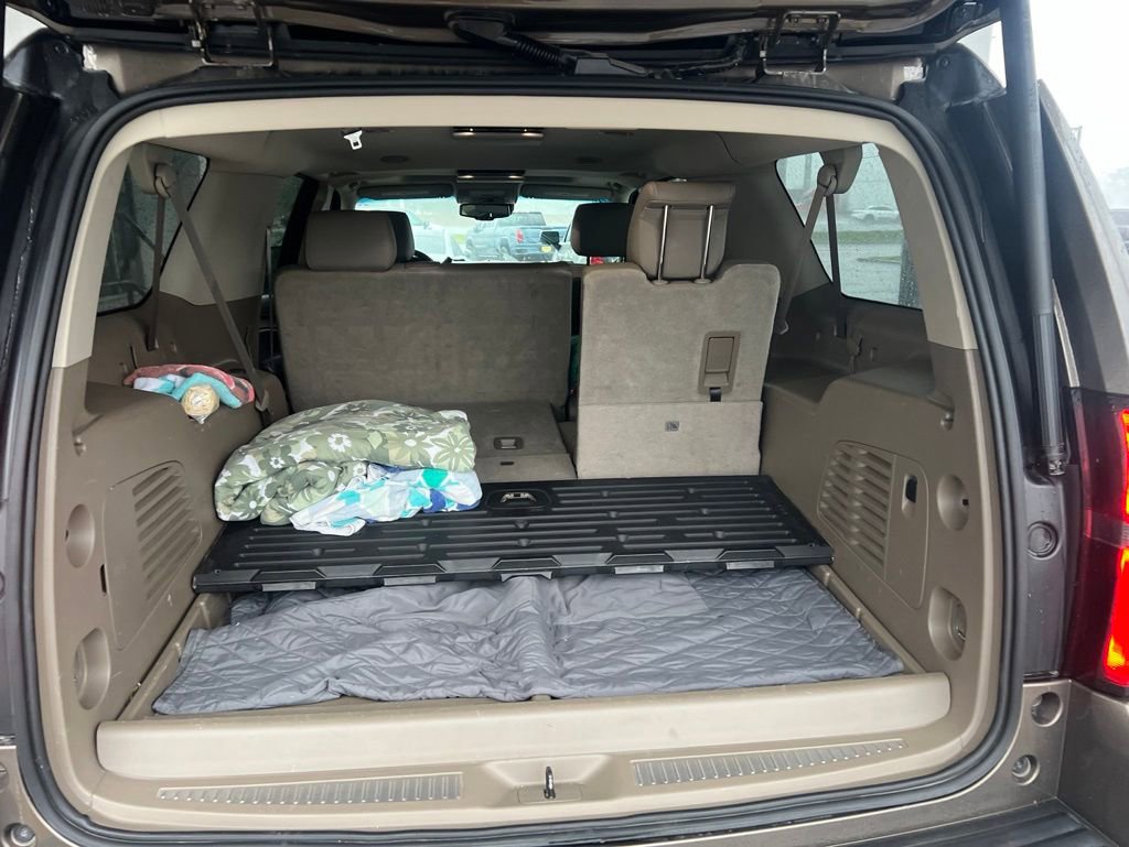 Used 2015 Chevrolet Suburban LT RWD image 4