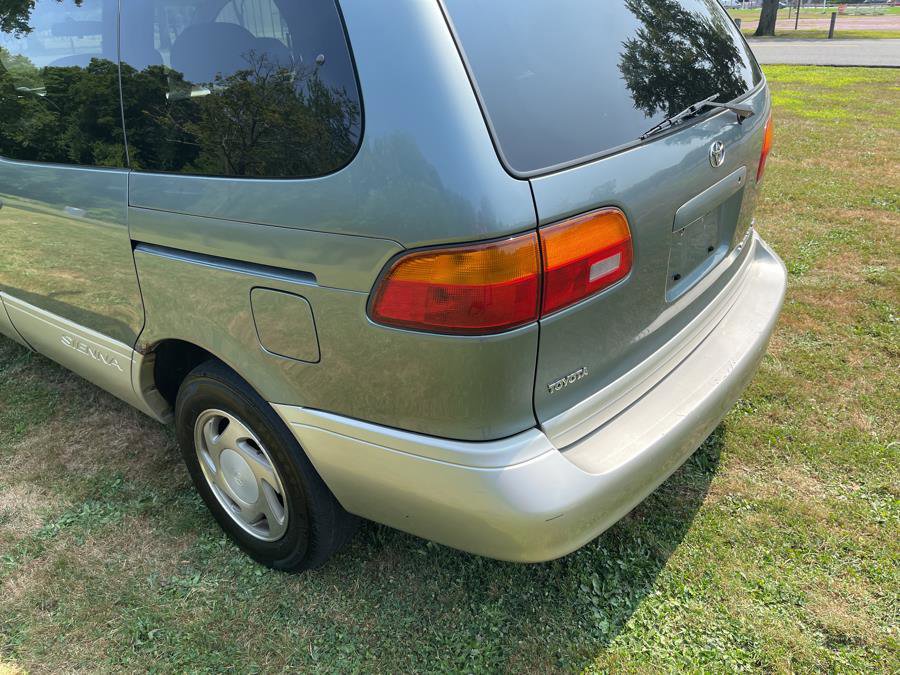 Used 1999 Toyota Sienna LE image 21