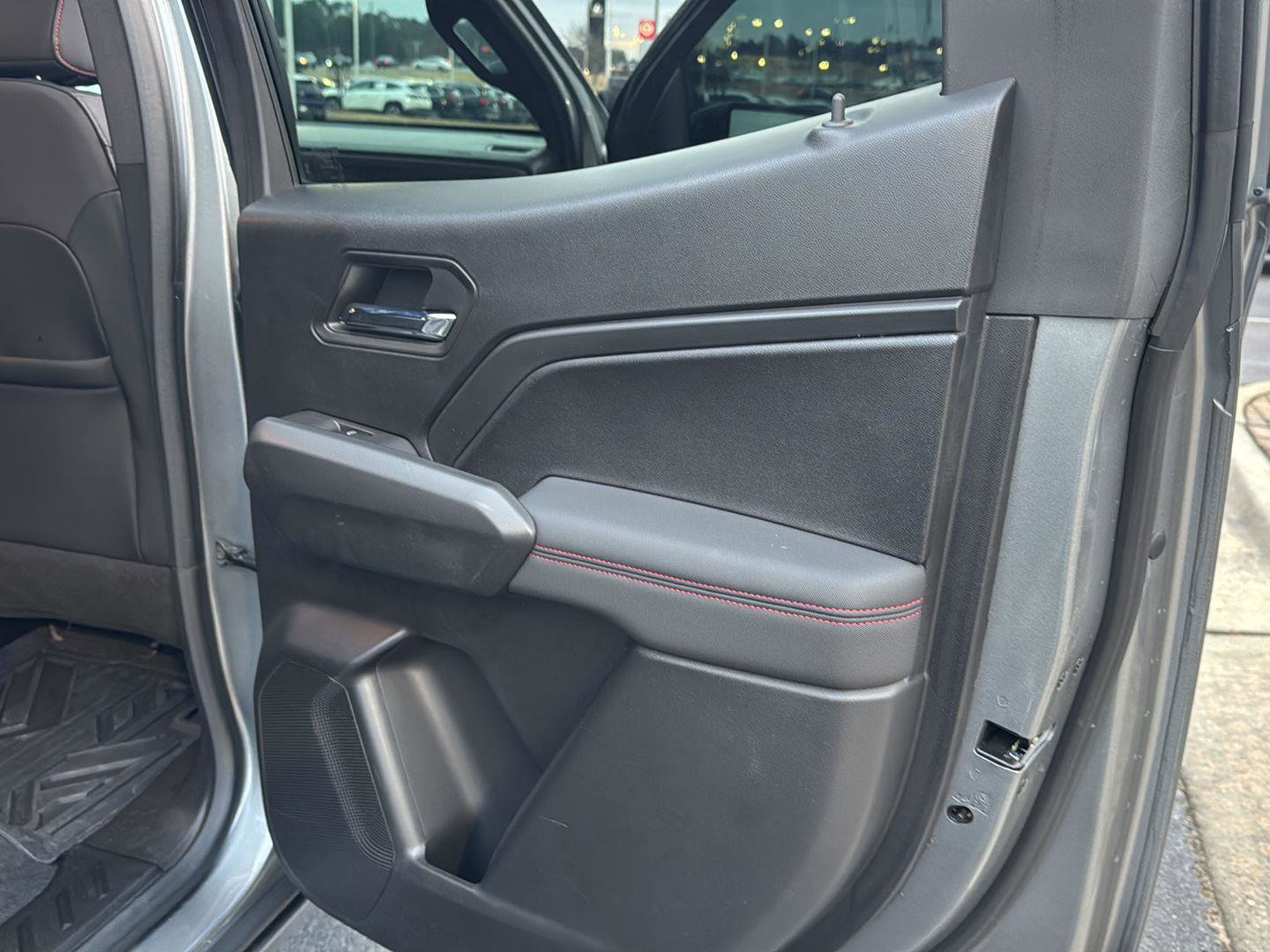 Used 2023 Chevrolet Colorado Z71 w/ Z71 Convenience Package 2 image 13