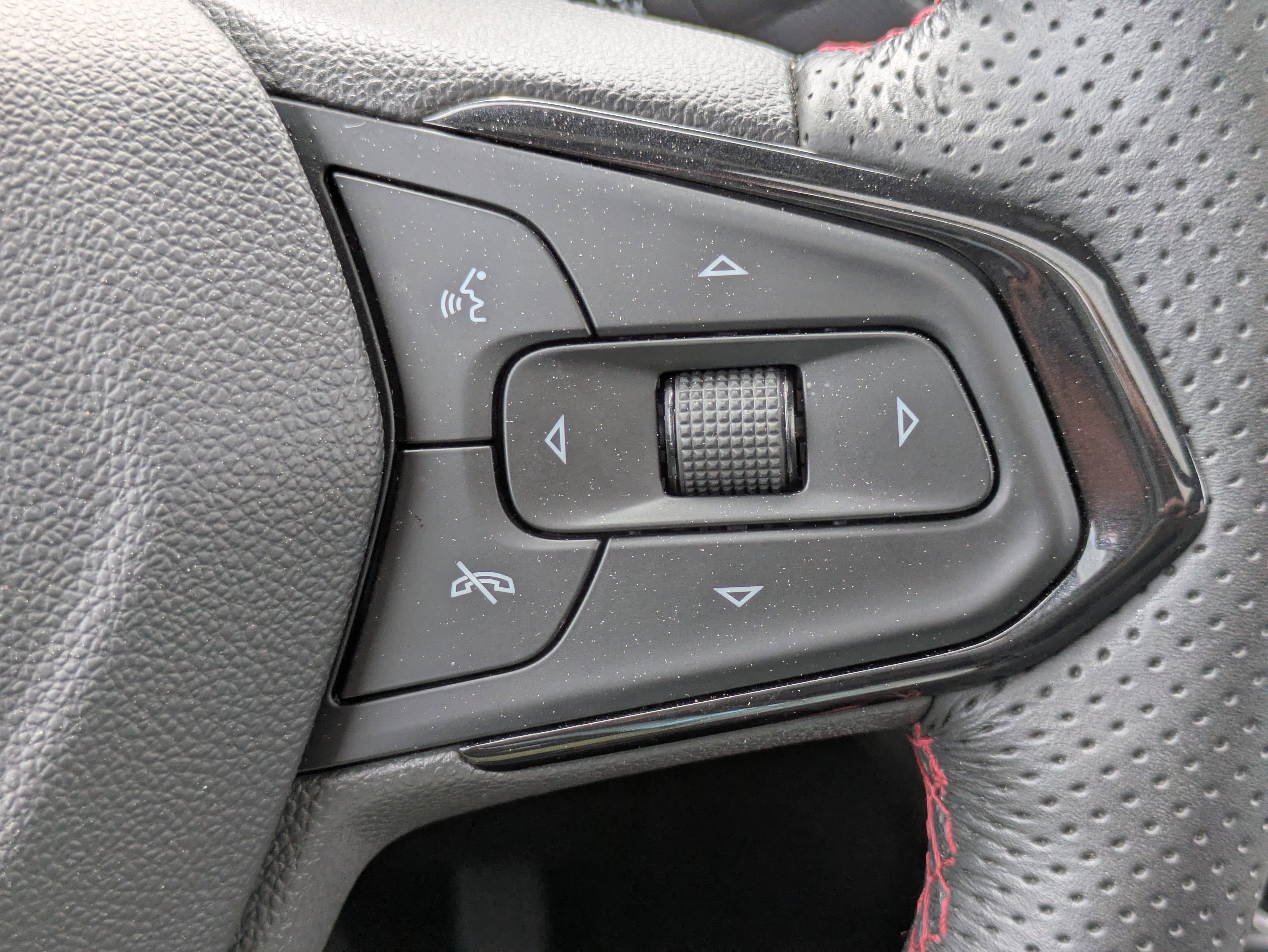 Used 2023 Chevrolet TrailBlazer RS w/ Sun and Liftgate Package image 28