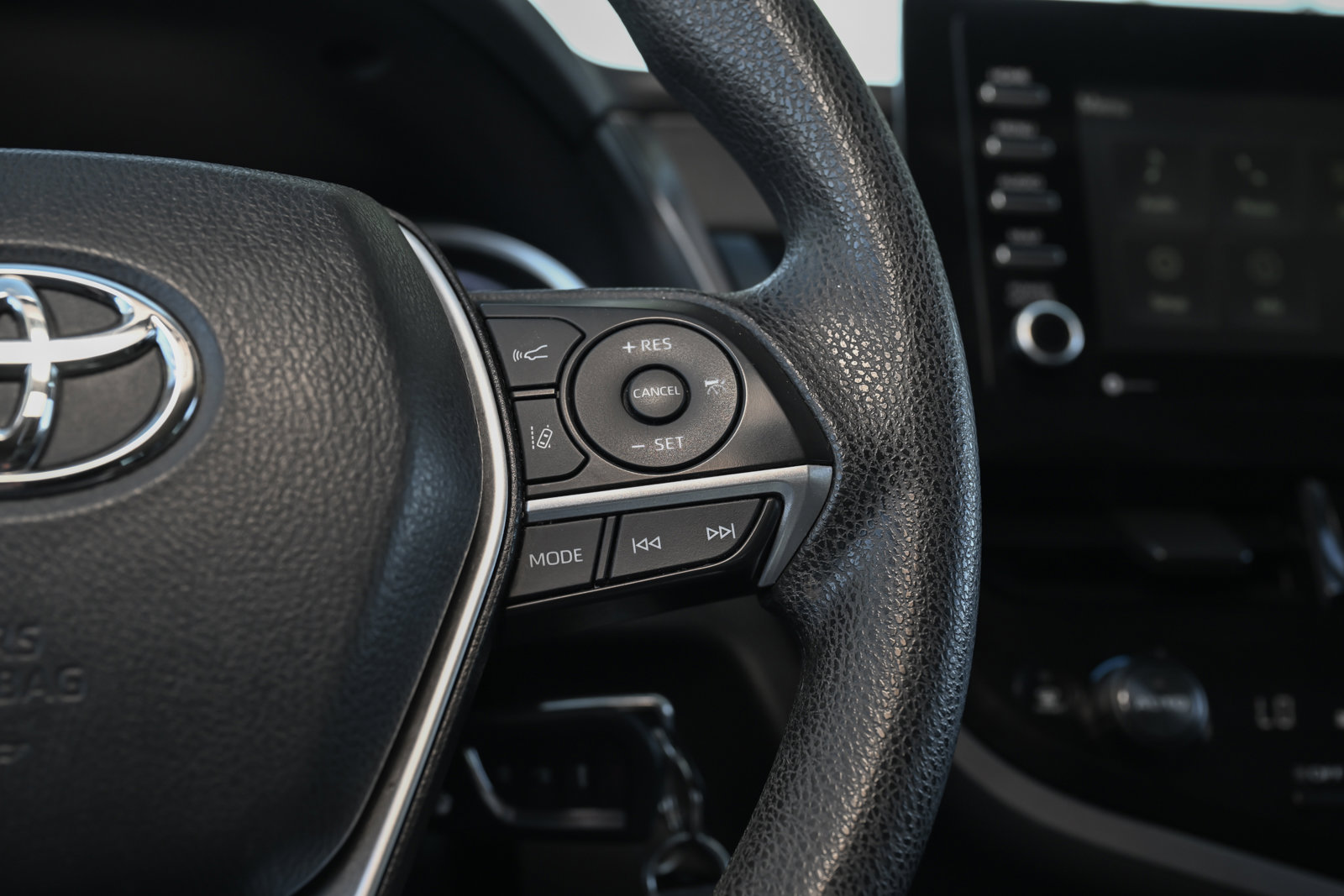 Used 2022 Toyota Camry LE w/ Carpet Mat Package (TMS) image 24