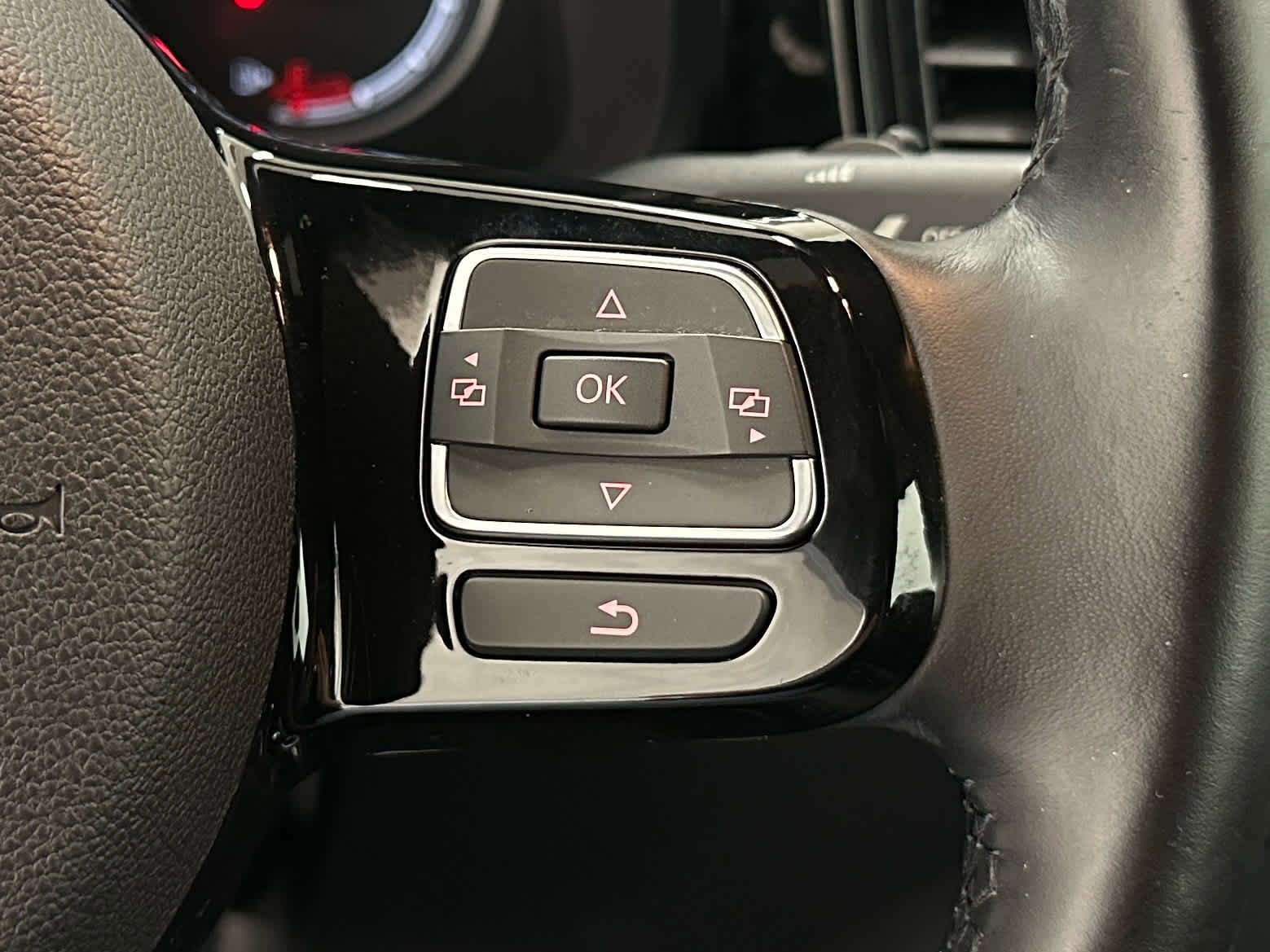 Used 2018 Volkswagen Beetle 2.0T S FWD image 21