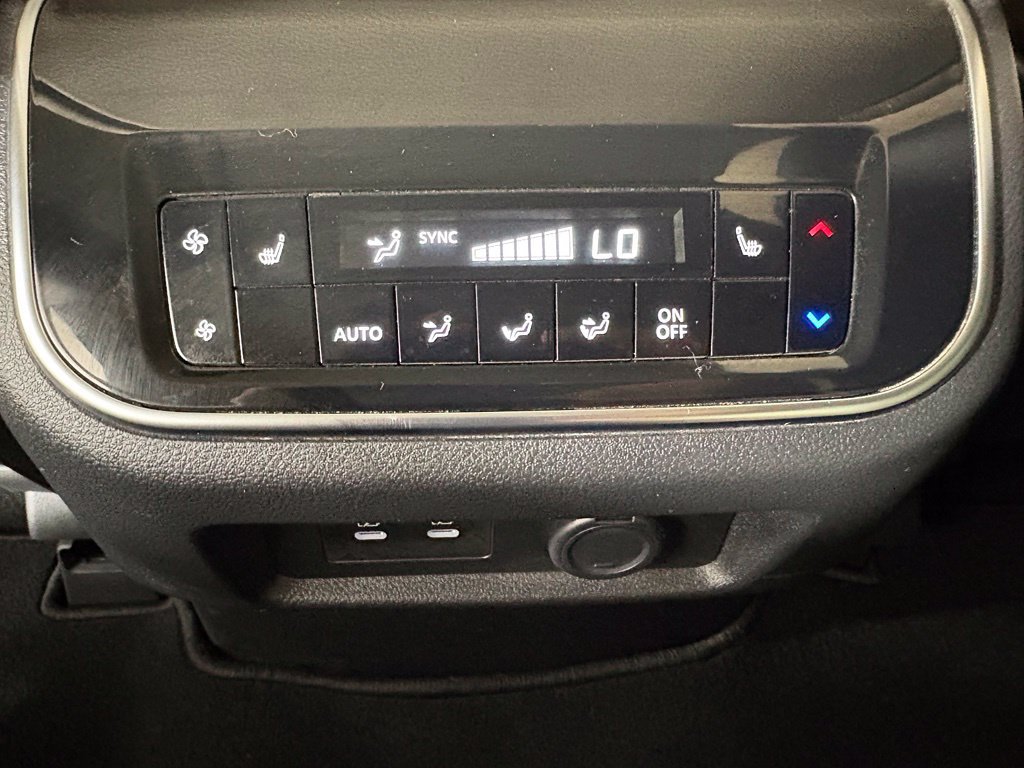 Used 2025 Nissan Armada Platinum Reserve AWD/4WD image 40