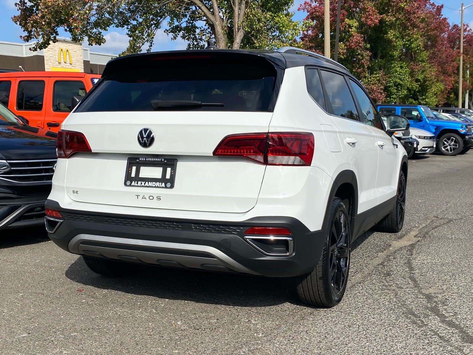 Certified 2023 Volkswagen Taos SE FWD image 3