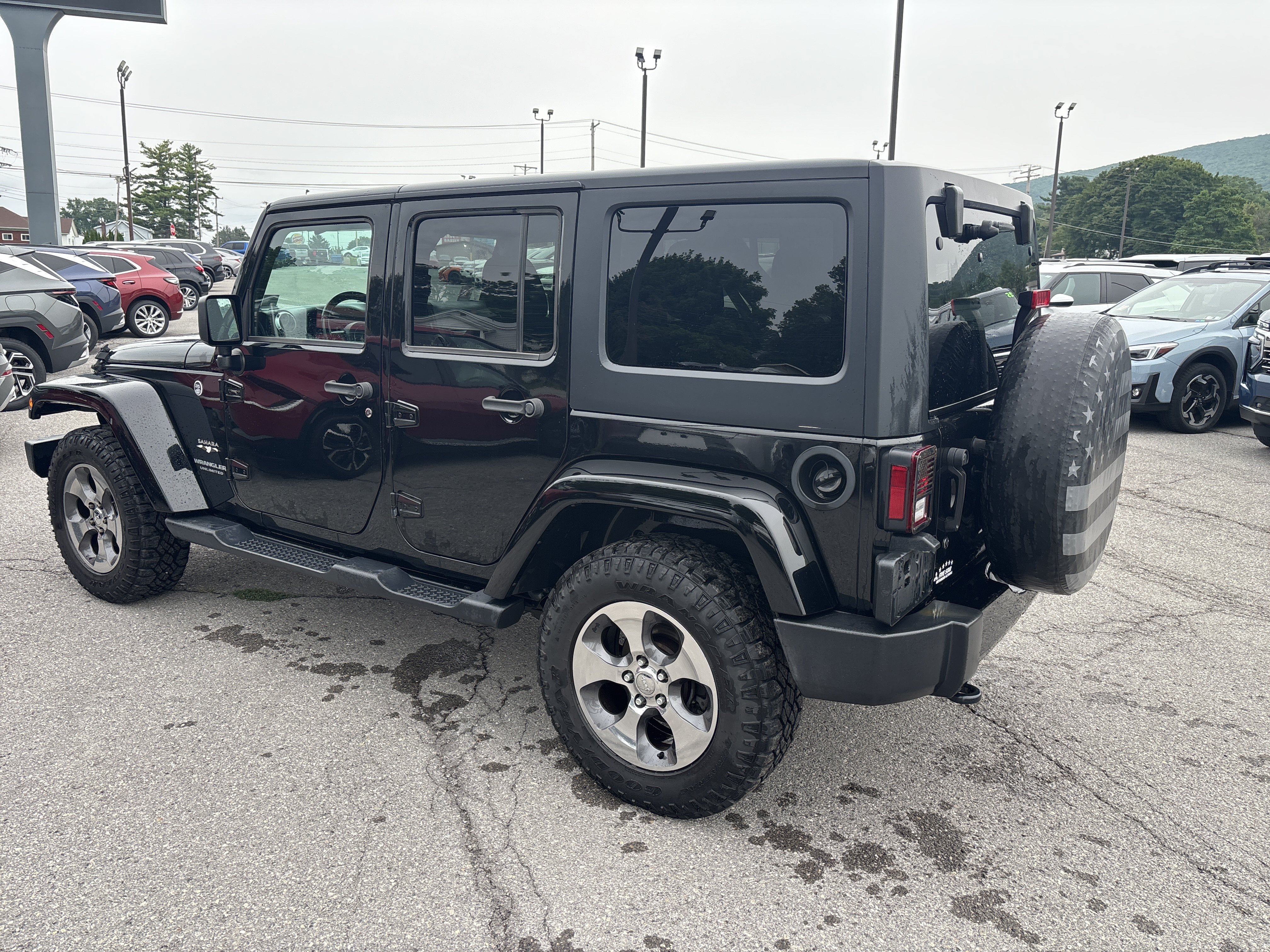 Used 2017 Jeep Wrangler Unlimited Sahara AWD/4WD image 5