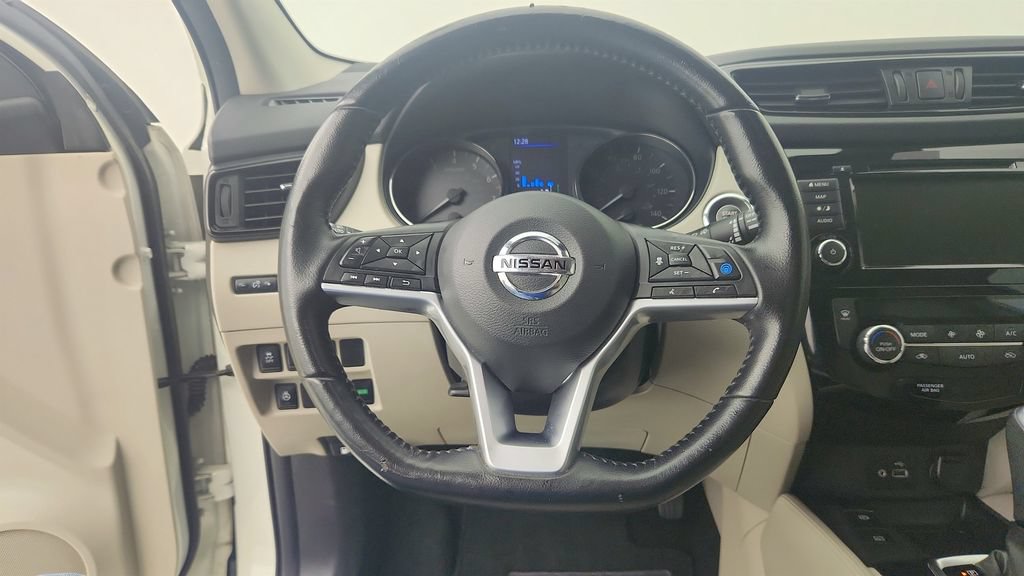 Used 2020 Nissan Rogue Sport SL FWD image 12
