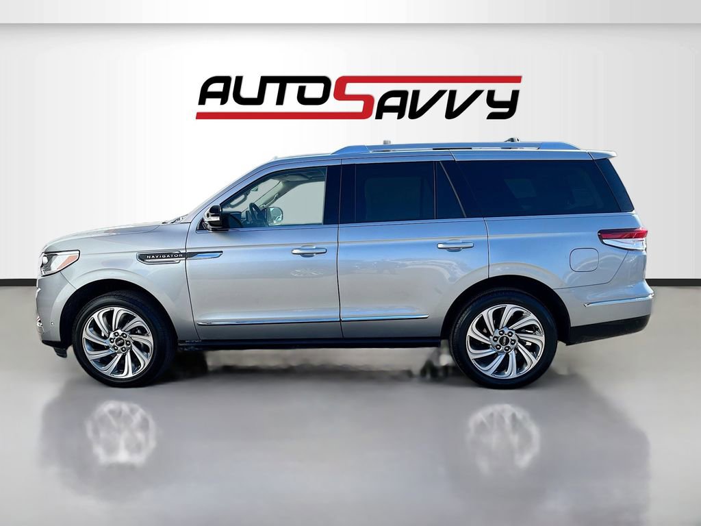 Used 2024 Lincoln Navigator Reserve image 4